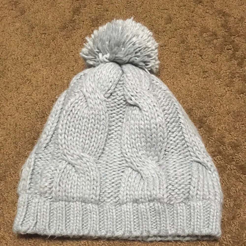 Beanie pom pom hat size 10-12 Gray with full fleece inside-EUC-like new